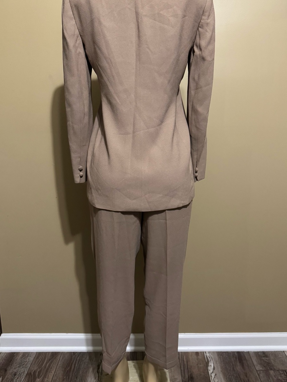 Jones New York Petite Sophisticated Taupe Suit Set - Jacket 8P & Pants 10P - Picture 7 of 15